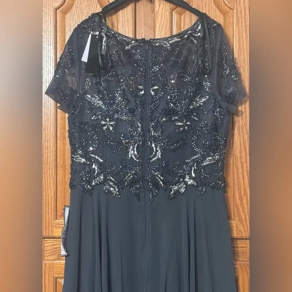 XSCAPE
Embellished Short Sleeve Chiffon Gown - Picture 11 of 11